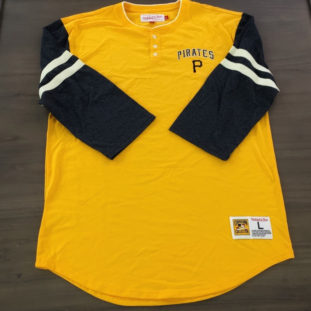 Mitchell & Ness Pittsburgh Pirates Henley T shirt